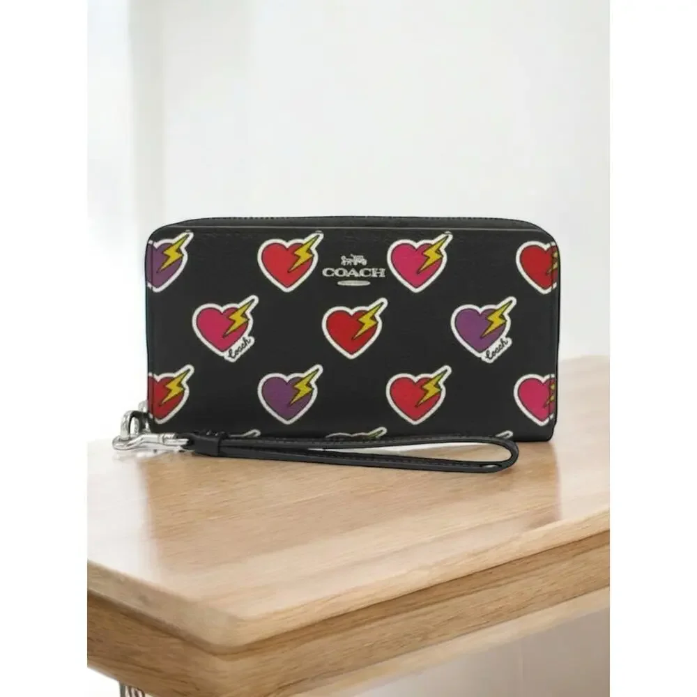 NWT Coach CW476 Heart Bolt Long Zip Around Wallet